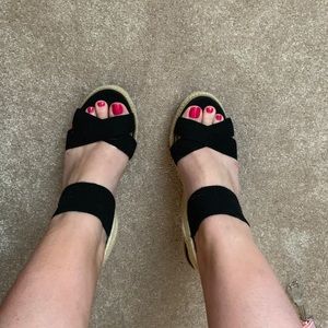 Like new Steve Madden black wedges
